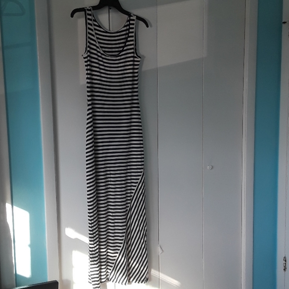 Dresses & Skirts - Dress